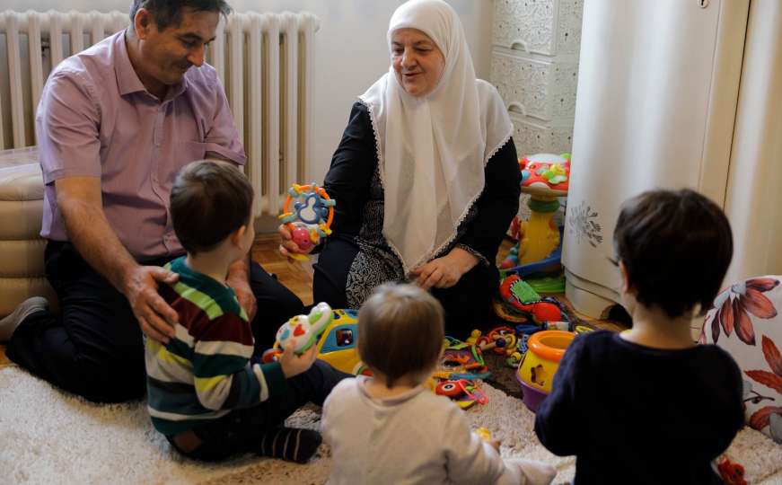 Hraniteljska porodica iz Sarajeva: Bračni par Alispahić brinu o tri mališana